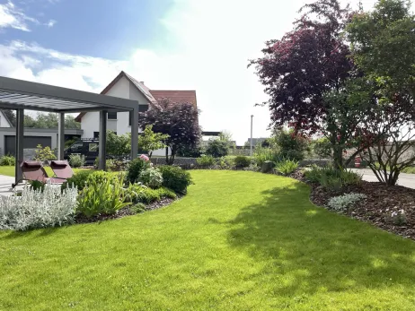 Aménagement d'un jardin avec vallonnement du terrain 