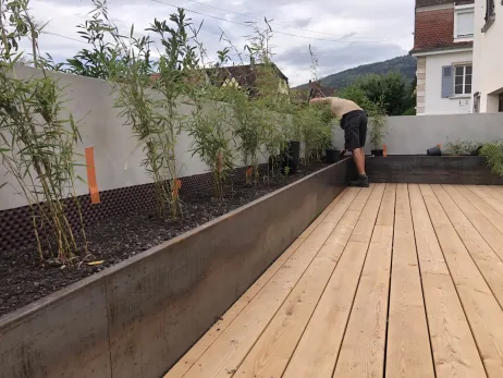 Plantation de Bambous dans des Bacs en Corten sur Terrasse