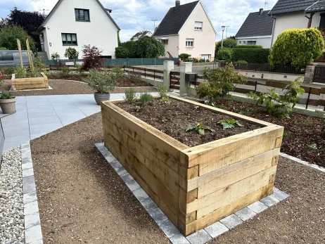 Bac potager avec poutres en chêne